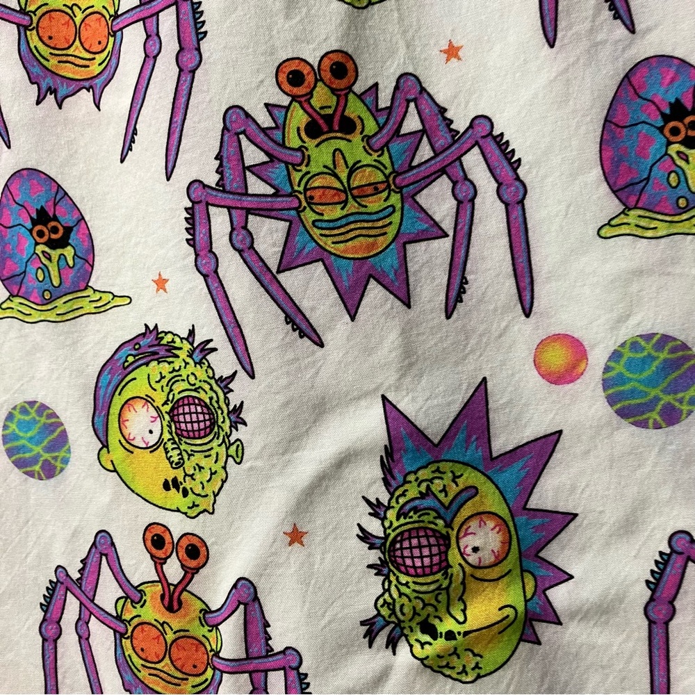 Rick & Morty Shirt H&M Mens Size XL Camp Halloween Cartoon Skull Creepy Spider - Picture 5 of 5